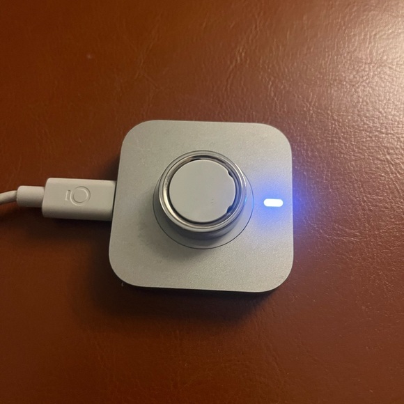 Oura Silver Ring with Charging Dock